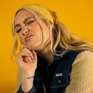 Meet your Posher, Caitlin